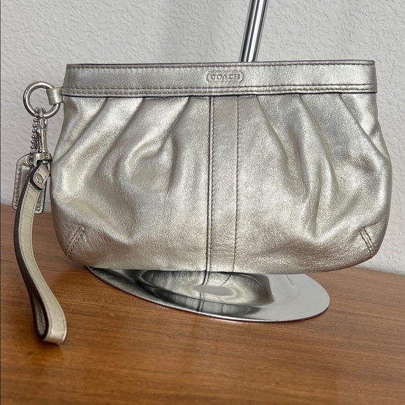 Coach large wristlet champagne/lt gold w/satin tattersall lining, leather EUC